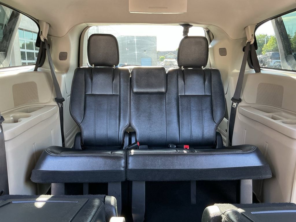 Used 2016 Chrysler Town & Country Touring FWD image 25
