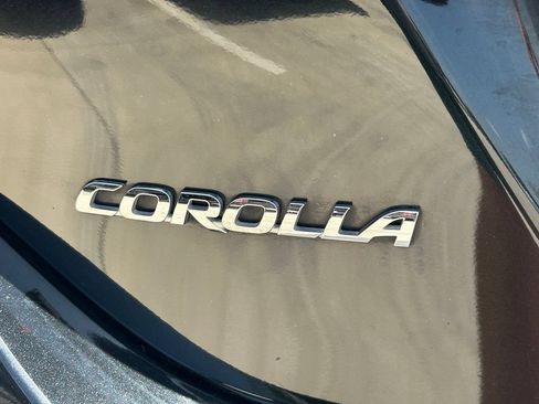 Used 2018 Toyota Corolla LE FWD image 12