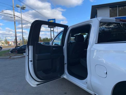 Certified 2024 Chevrolet Silverado 1500 Custom image 32