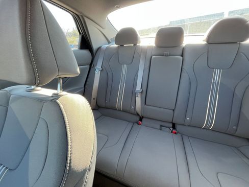 Used 2025 Hyundai Elantra SEL image 38