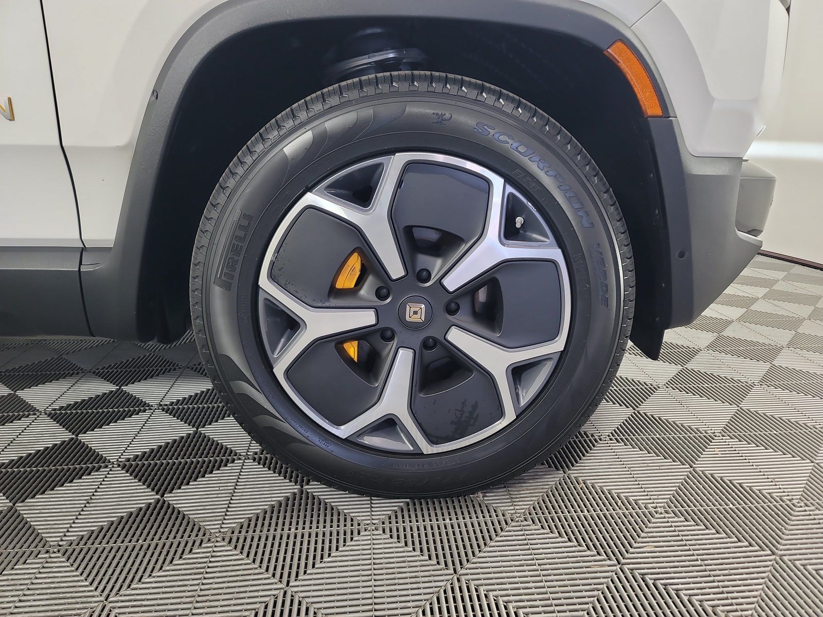 Used 2022 Rivian R1T Adventure AWD/4WD image 11