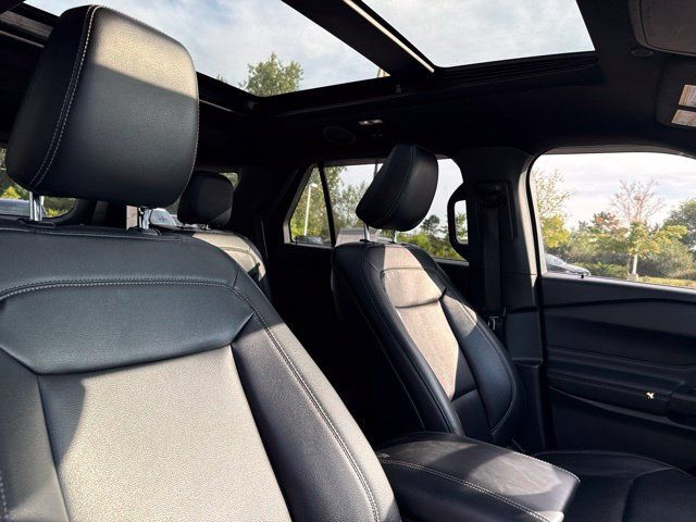 Used 2020 Ford Explorer XLT w/ Equipment Group 202A AWD/4WD image 10