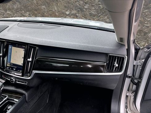 Used 2018 Volvo S90 T6 Momentum w/ Convenience Package image 15