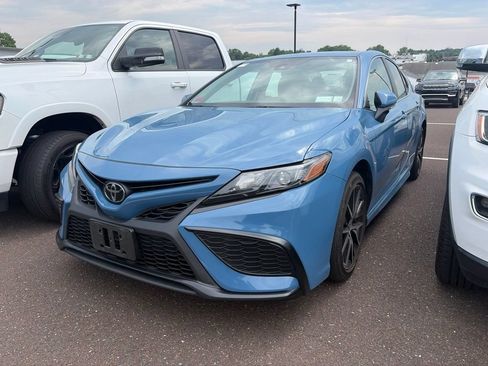 Used 2024 Toyota Camry SE w/ Cold Weather Package FWD image 3