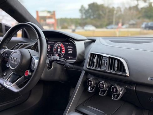 Used 2017 Audi R8 V10 w/ Ceramic Brake Package image 39