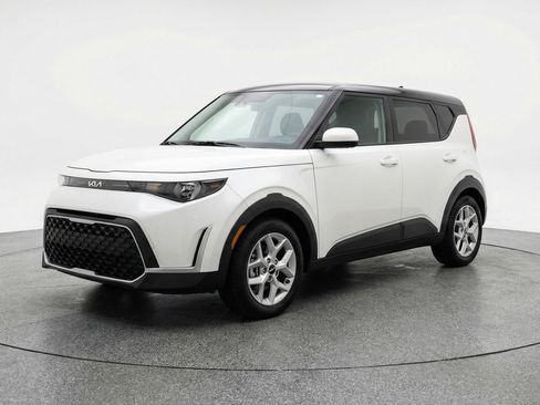 Used 2025 Kia Soul LX w/ LX Technology Package image 3