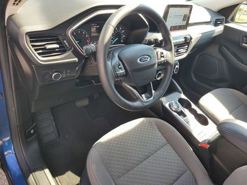Certified 2022 Ford Escape SE w/ SE Sport Appearance Package image 9