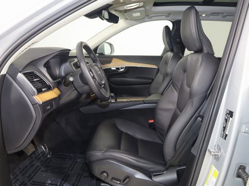 Used 2024 Volvo XC90 B5 Plus image 12