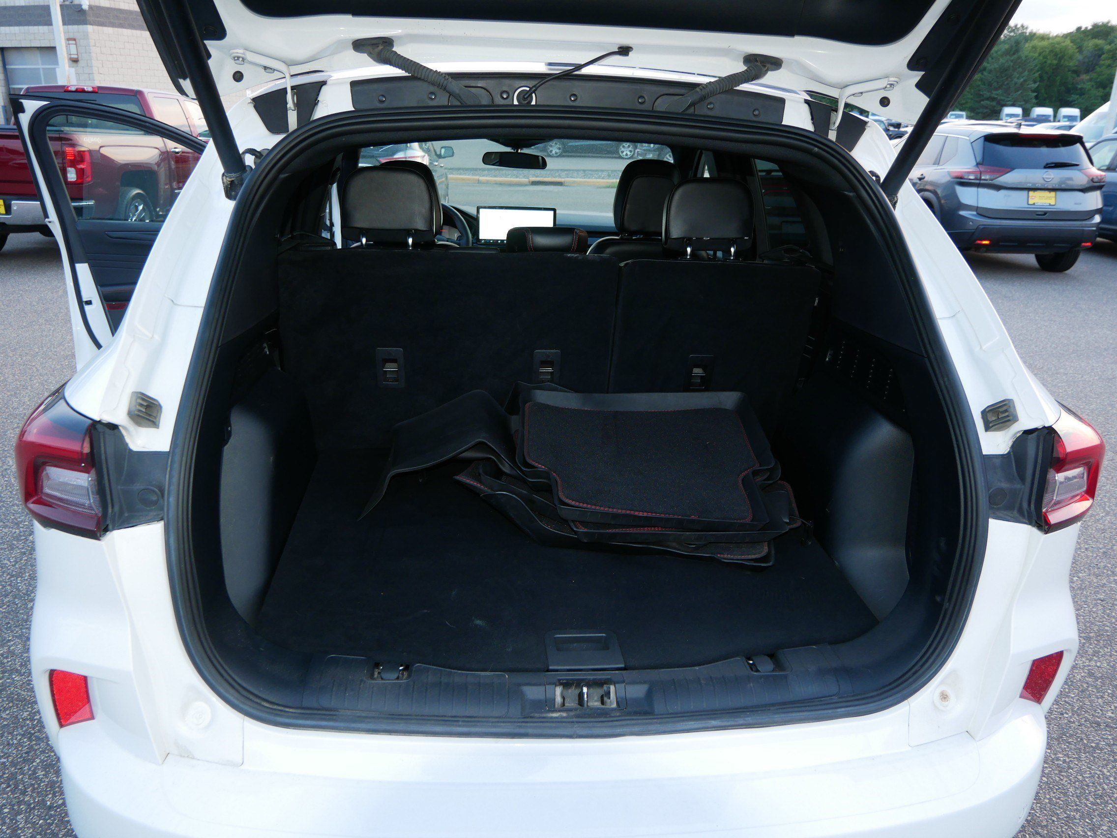 Used 2023 Ford Escape ST-Line w/ Tech Pack #1 AWD/4WD image 18