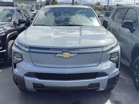 Used 2025 Chevrolet Silverado EV LT AWD/4WD image 7