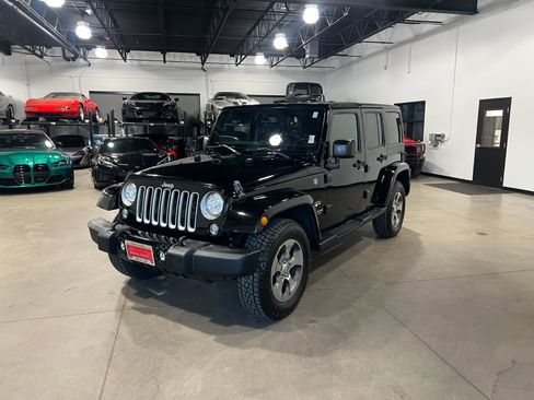 Used 2017 Jeep Wrangler Unlimited Sahara w/ Max Tow Package AWD/4WD image 7