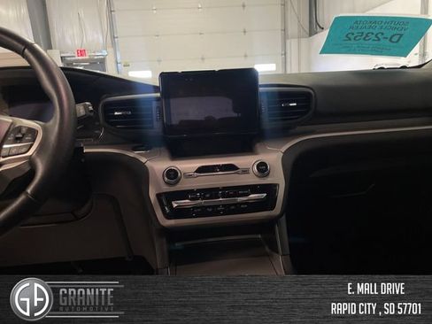 Used 2023 Ford Explorer XLT AWD/4WD image 23