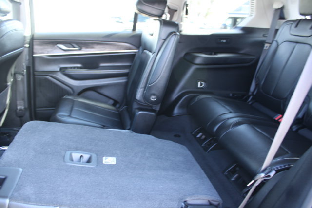 Used 2023 Jeep Grand Cherokee L Limited RWD image 41