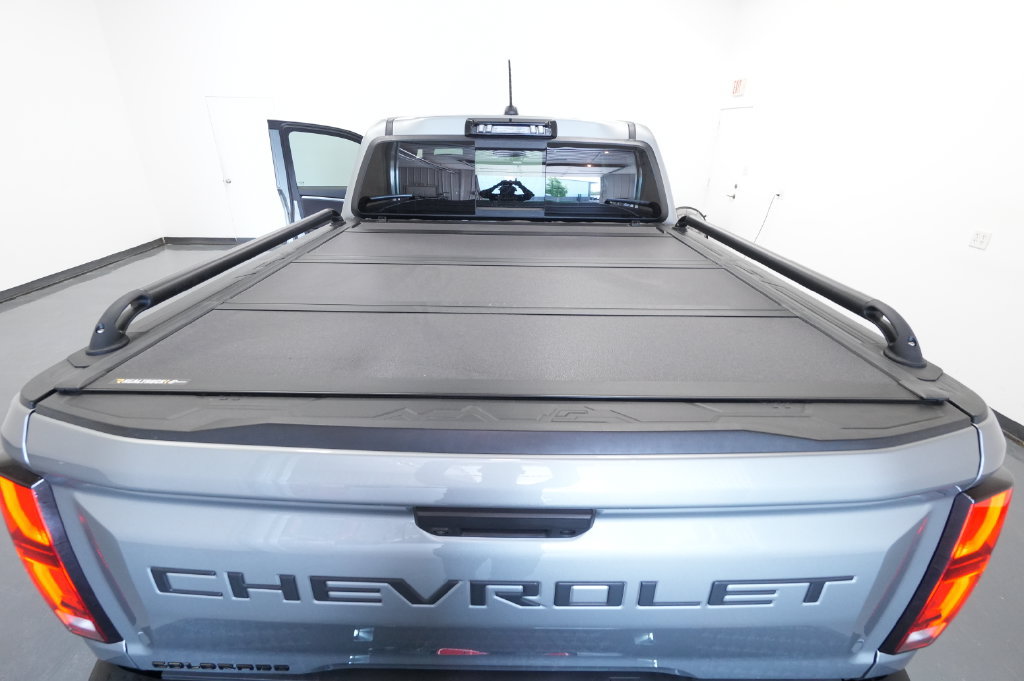 Used 2025 Chevrolet Colorado Z71 w/ Technology Package AWD/4WD image 42
