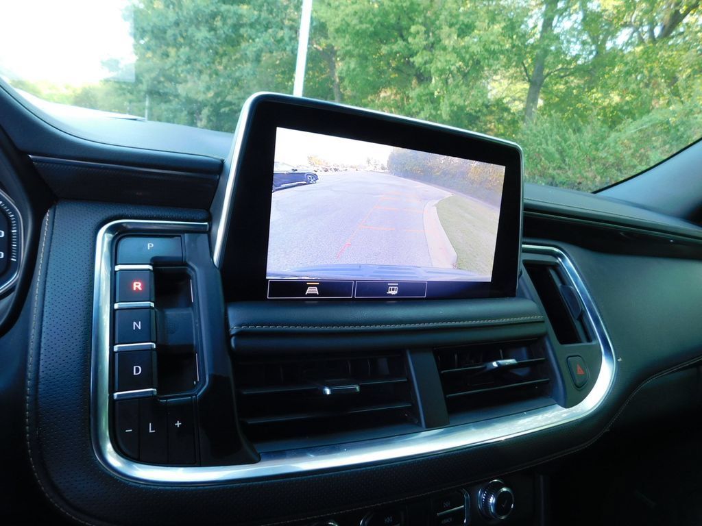 Used 2021 GMC Yukon XL AT4 w/ Rear Media and Nav Package AWD/4WD image 4