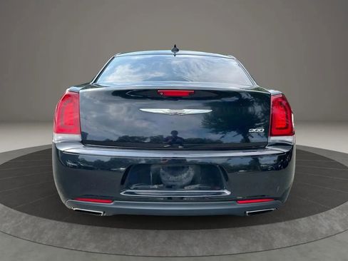 Used 2018 Chrysler 300 Touring w/ Sport Appearance Package image 6