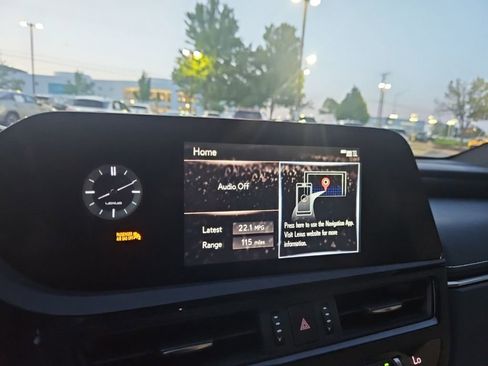 Used 2022 Lexus ES 350 w/ Premium Package FWD image 6