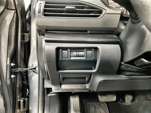 Used 2025 Subaru Crosstrek 2.0i Premium image 13