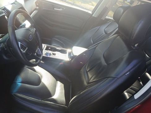 Used 2019 Ford Edge Titanium image 11