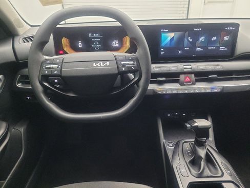 Used 2025 Kia K4 FWD image 22