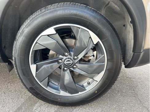 Used 2024 Nissan Rogue SV image 24