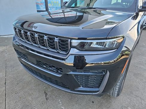 New 2026 Jeep Grand Cherokee Altitude AWD/4WD image 18