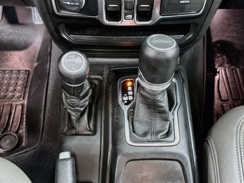Used 2022 Jeep Gladiator Sport AWD/4WD image 23