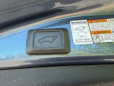 Used 2013 Toyota RAV4 Limited AWD/4WD image 19