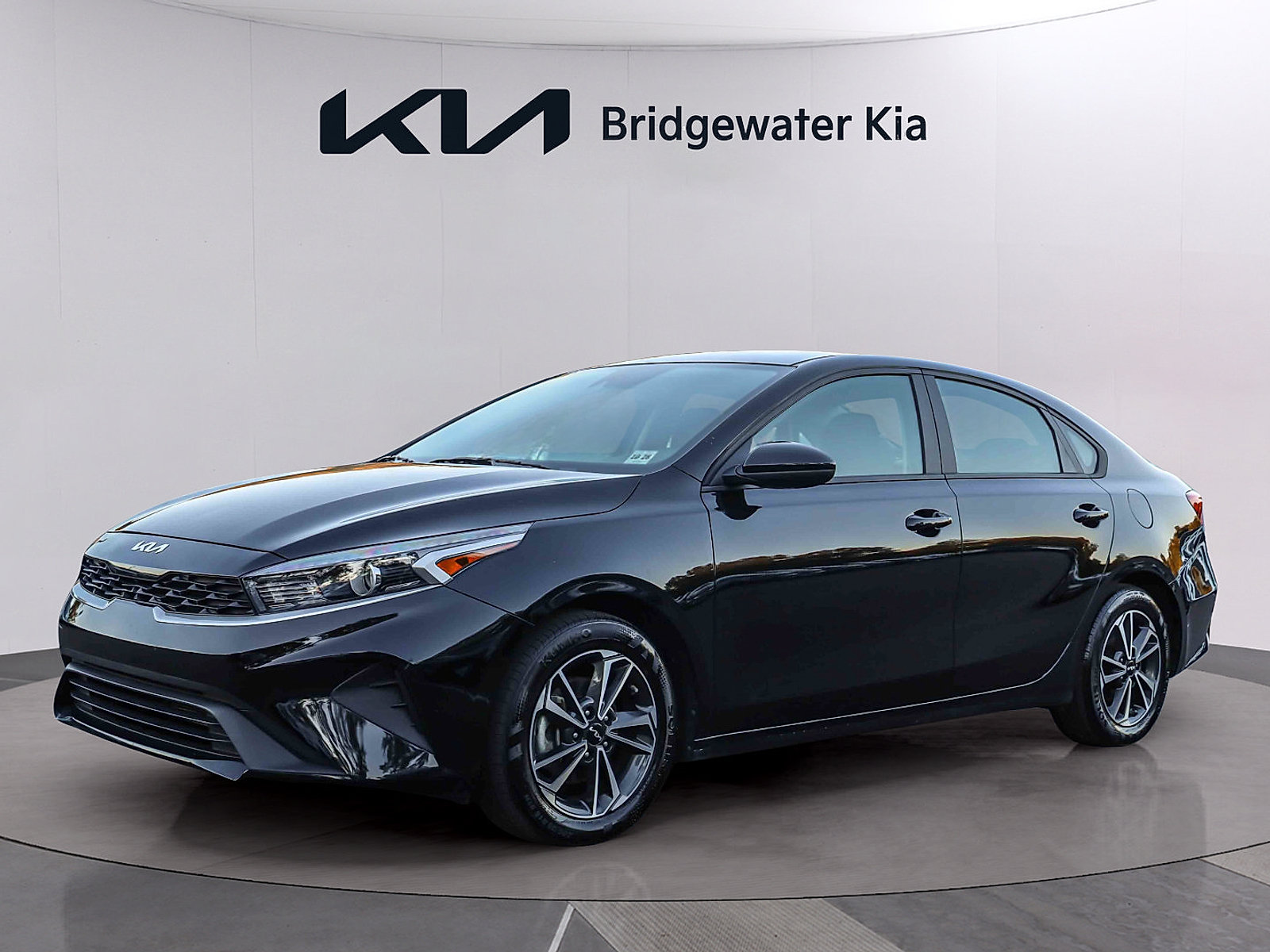 Certified 2023 Kia Forte LXS FWD image 3