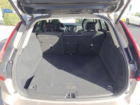 Used 2025 Volvo XC60 B5 Core image 27