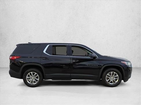 Used 2021 Chevrolet Traverse LS FWD image 4
