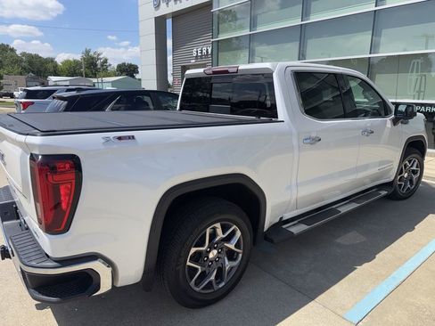 Used 2022 GMC Sierra 1500 SLT w/ SLT Premium Plus Package AWD/4WD image 5
