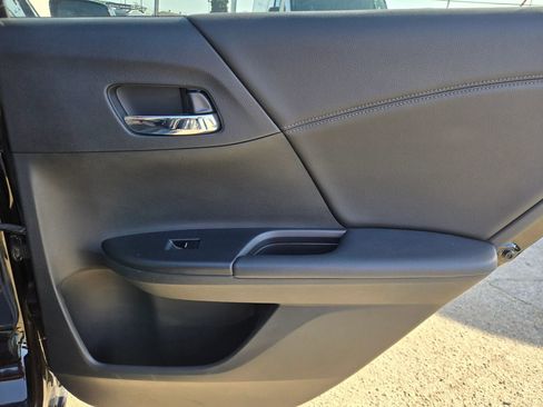 Used 2016 Honda Accord EX image 16