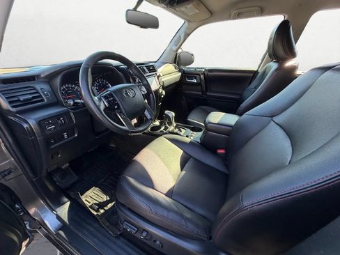 Used 2018 Toyota 4Runner TRD Off-Road Premium AWD/4WD image 15