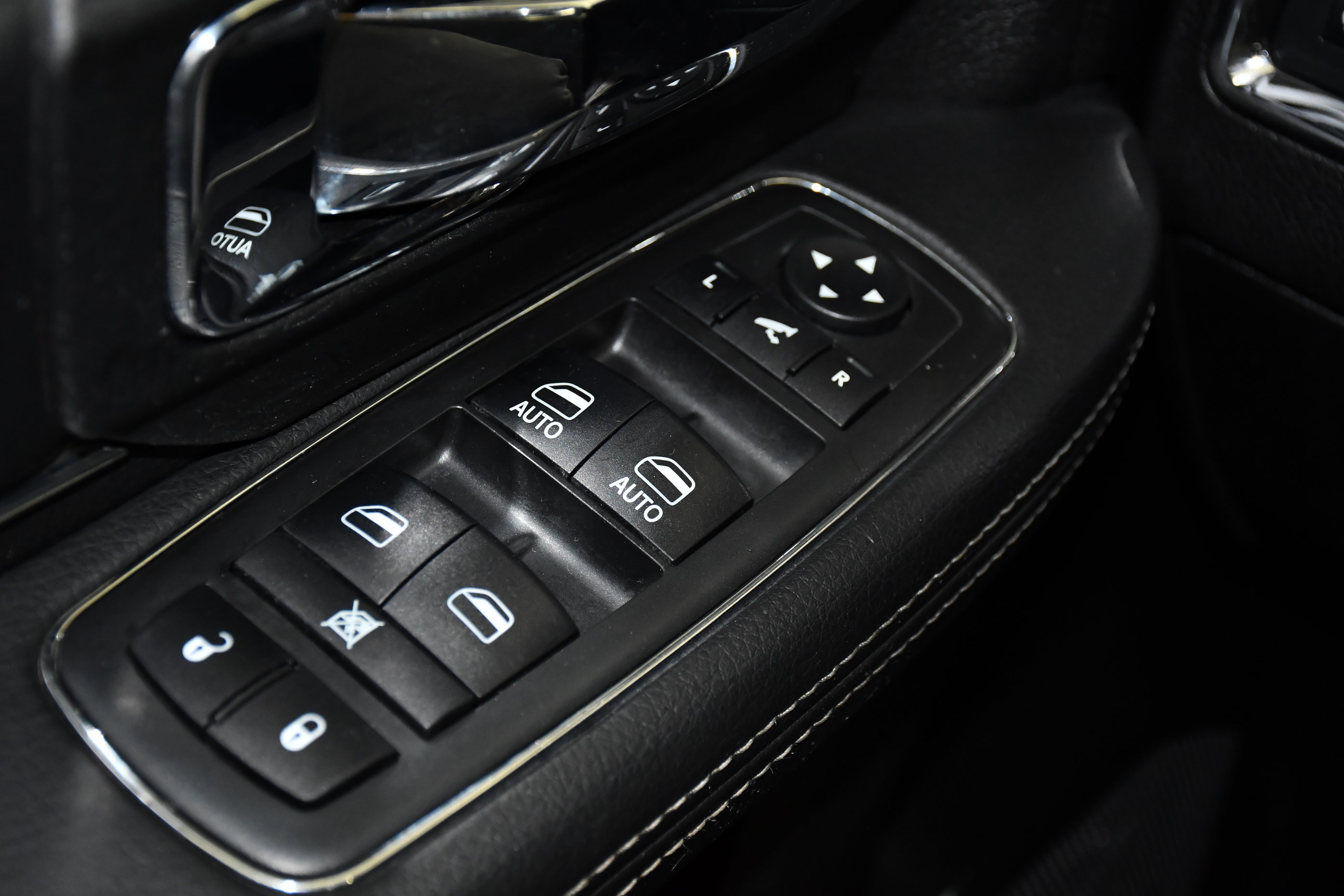 Used 2018 RAM 1500 Laramie AWD/4WD image 37