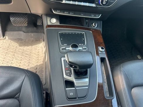 Used 2018 Audi Q5 2.0T Premium Plus w/ Premium Plus Package AWD/4WD image 16