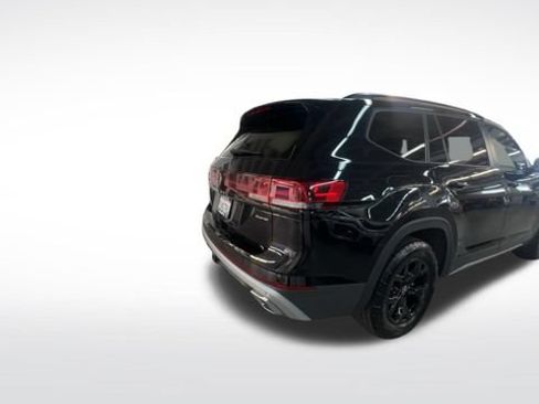 Certified 2025 Volkswagen Atlas Peak Edition SE AWD/4WD image 9