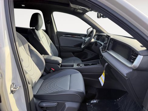 New 2026 Volkswagen Tiguan SE R-Line image 19