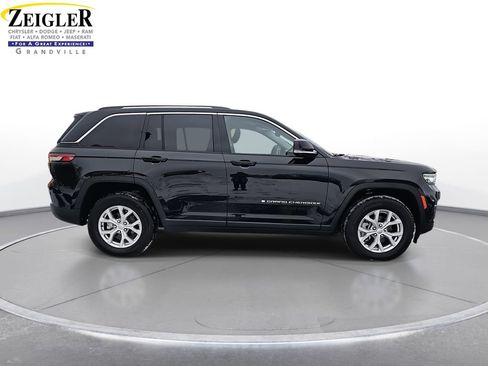 Certified 2023 Jeep Grand Cherokee Limited w/ Luxury Tech Group II image 4