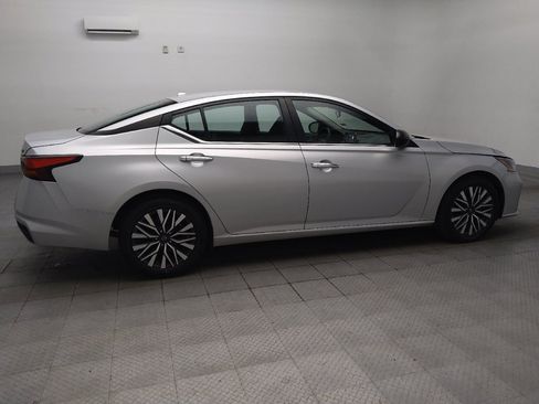 Used 2024 Nissan Altima 2.5 SV FWD image 10