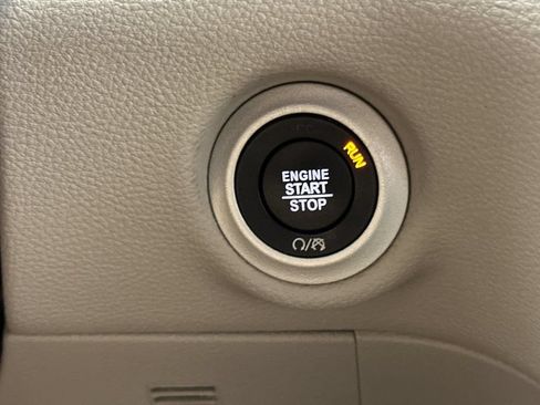 Used 2023 Chrysler Pacifica Touring-L FWD image 26