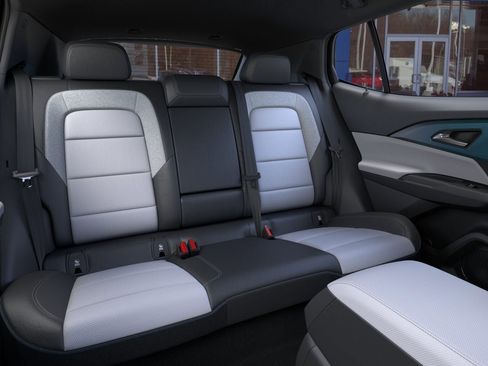 New 2026 Chevrolet Equinox EV LT image 17