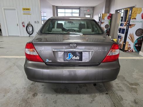 Used 2002 Toyota Camry LE image 6
