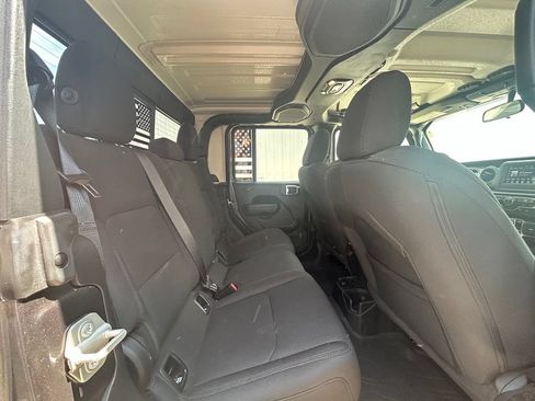 Used 2023 Jeep Gladiator Sport AWD/4WD image 15