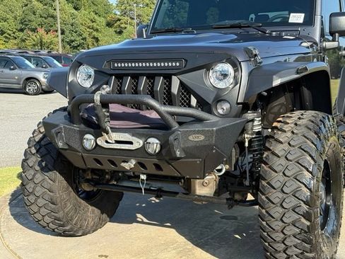 Used 2018 Jeep Wrangler Rubicon w/ Cold Weather Group AWD/4WD image 10