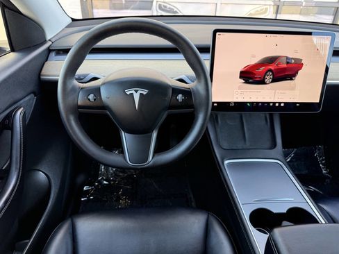 Used 2022 Tesla Model Y Long Range image 22