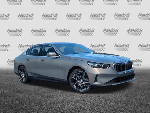 Used 2027 BMW 530i xDrive w/ Premium Package AWD/4WD image 2