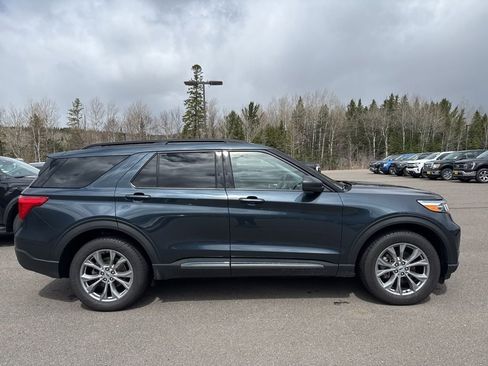 Certified 2022 Ford Explorer XLT w/ Equipment Group 202A AWD/4WD image 5