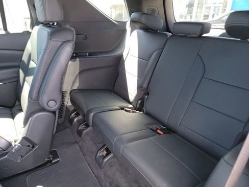 Used 2025 Chevrolet Traverse LT image 10