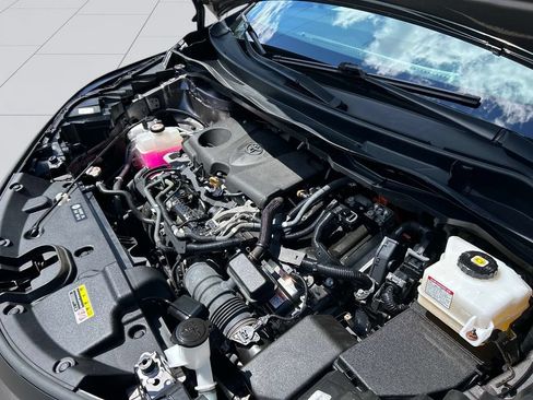Used 2021 Toyota Sienna XLE w/ XLE Plus Package FWD image 9